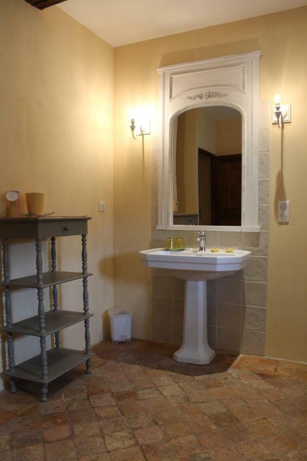 Chateau La Gentilhommiere Du Puits Notre-Dame 30 Rue De L'Eglise 24110 Saint Leon Sur L'Isle Kültér fotó